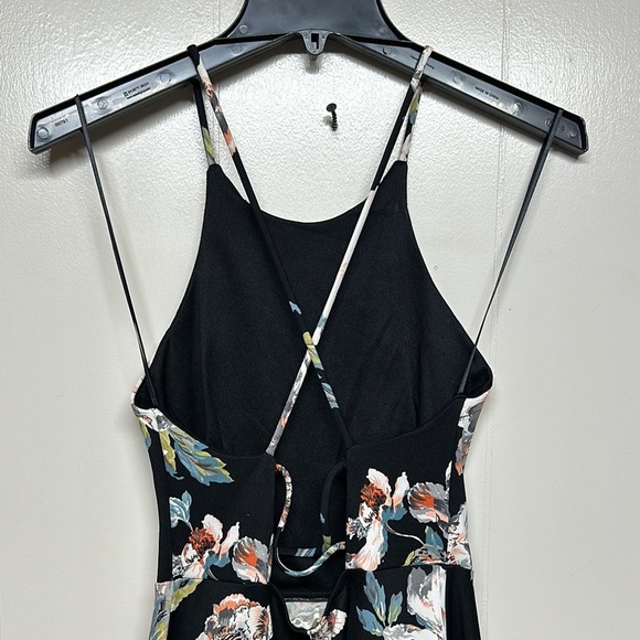 Soprano Pink and White Halter Midi Dress - Picture 4 of 13